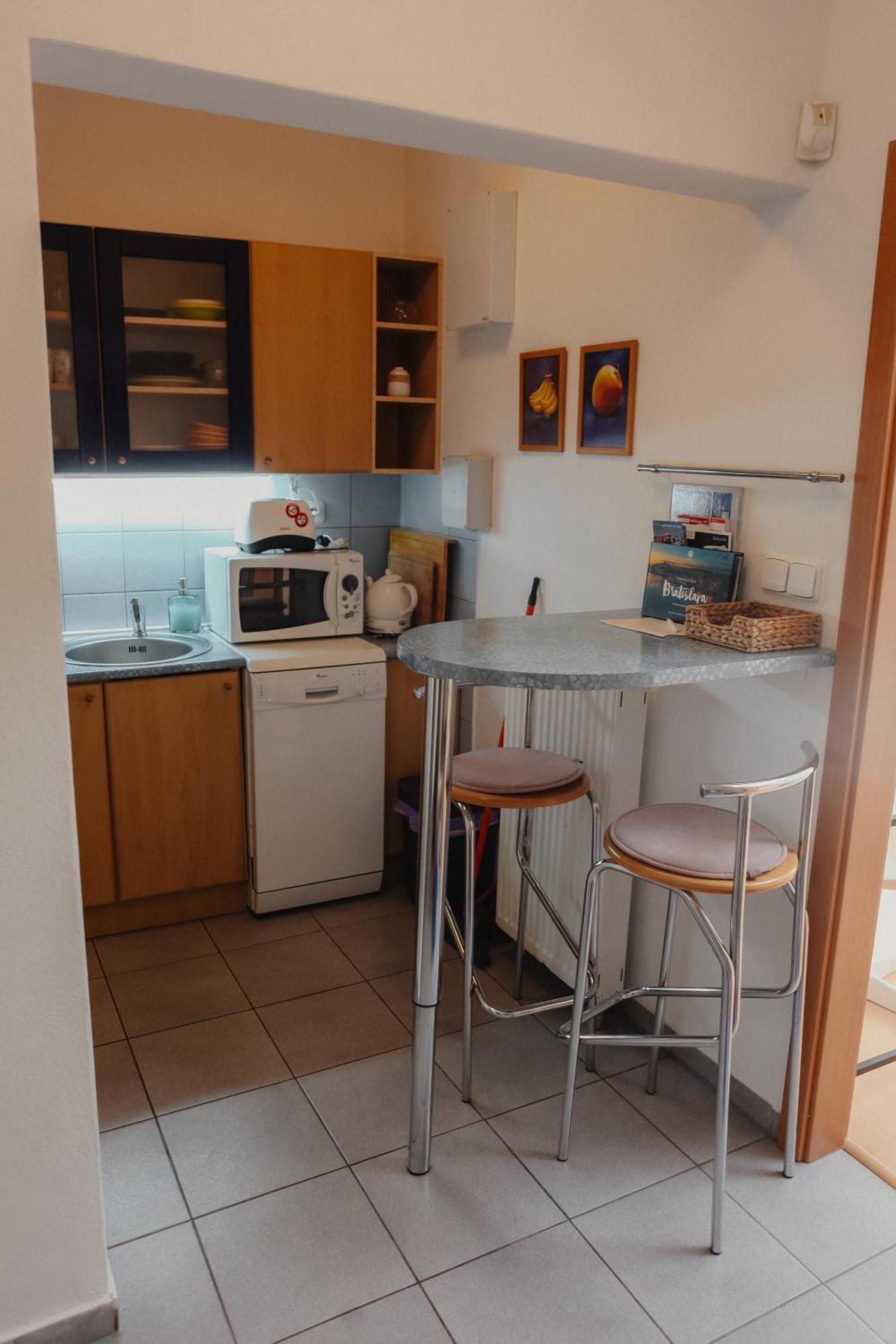 Cozy Apartment In The Heart Of The Historic City Bratislava Eksteriør bilde